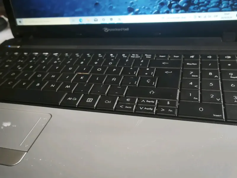 Laptop Packard Bell con Windows 10 en buen estado - 4