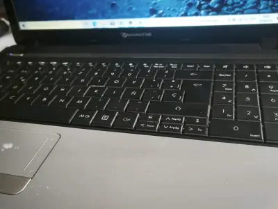 Laptop Packard Bell con Windows 10 en buen estado - miniatura 4