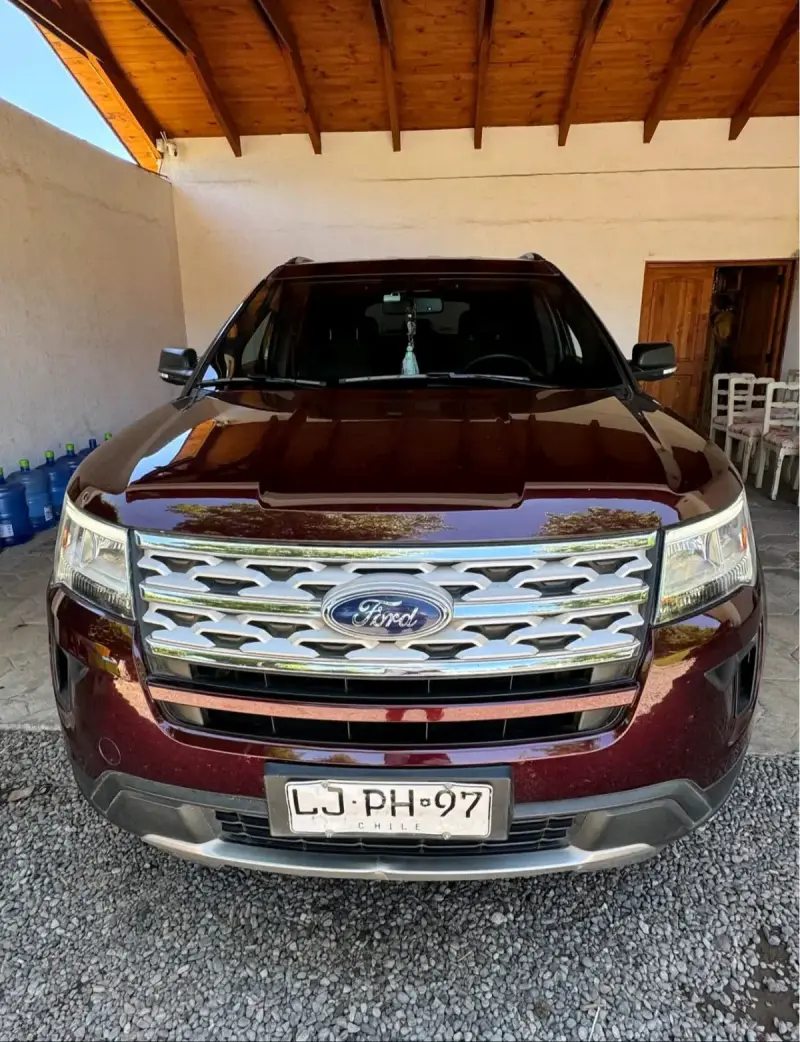 Camioneta SUV Ford Explorer 2019 en buen estado - 2