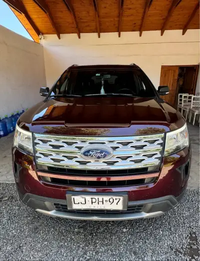 Camioneta SUV Ford Explorer 2019 en buen estado - miniatura 2