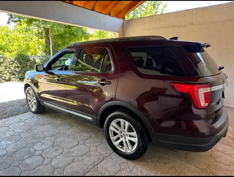 Camioneta SUV Ford Explorer 2019 en buen estado - 4