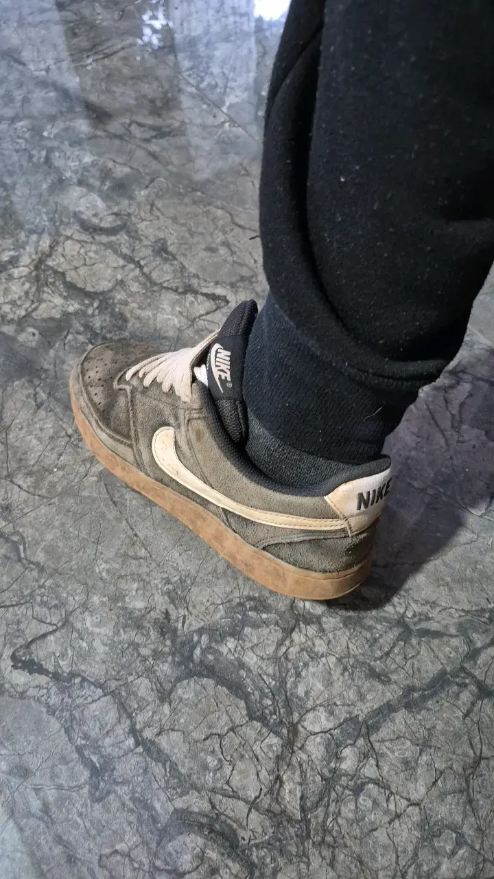 Zapatillas deportivas Nike negras usadas - 2
