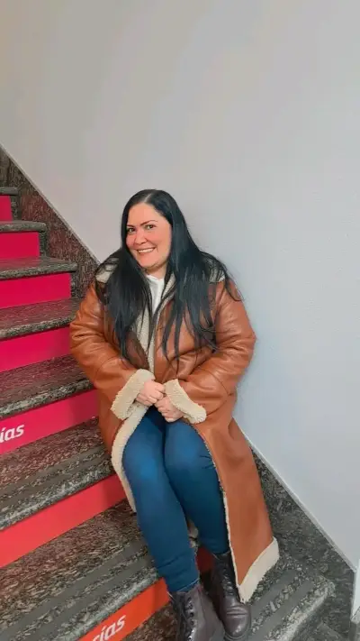 Abrigo largo de cuero marrón con forro de lana - miniatura 2