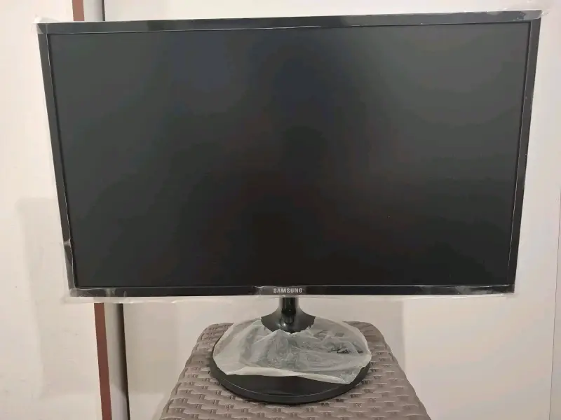 Monitor LED Samsung 24 pulgadas SF350 - 2