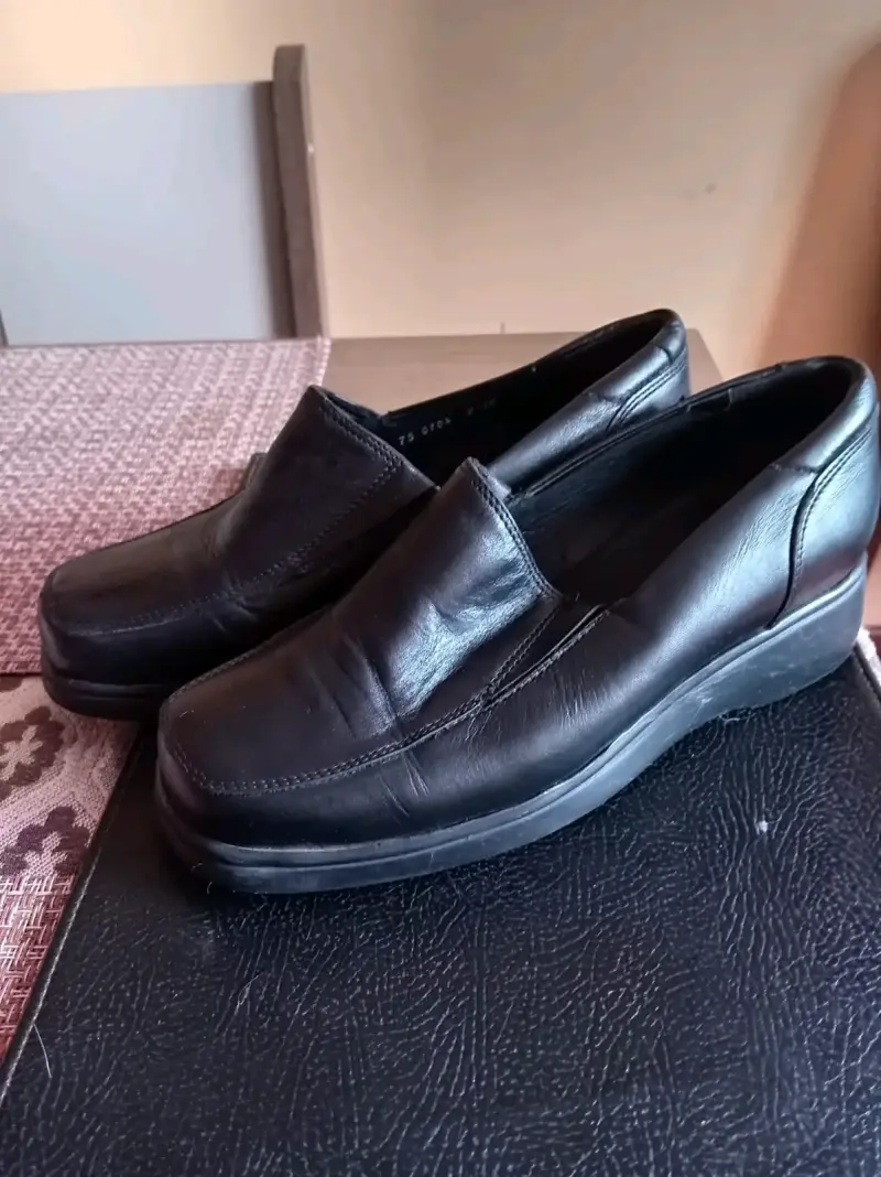Zapatos de cuero negros para mujer marca Gacel - 1