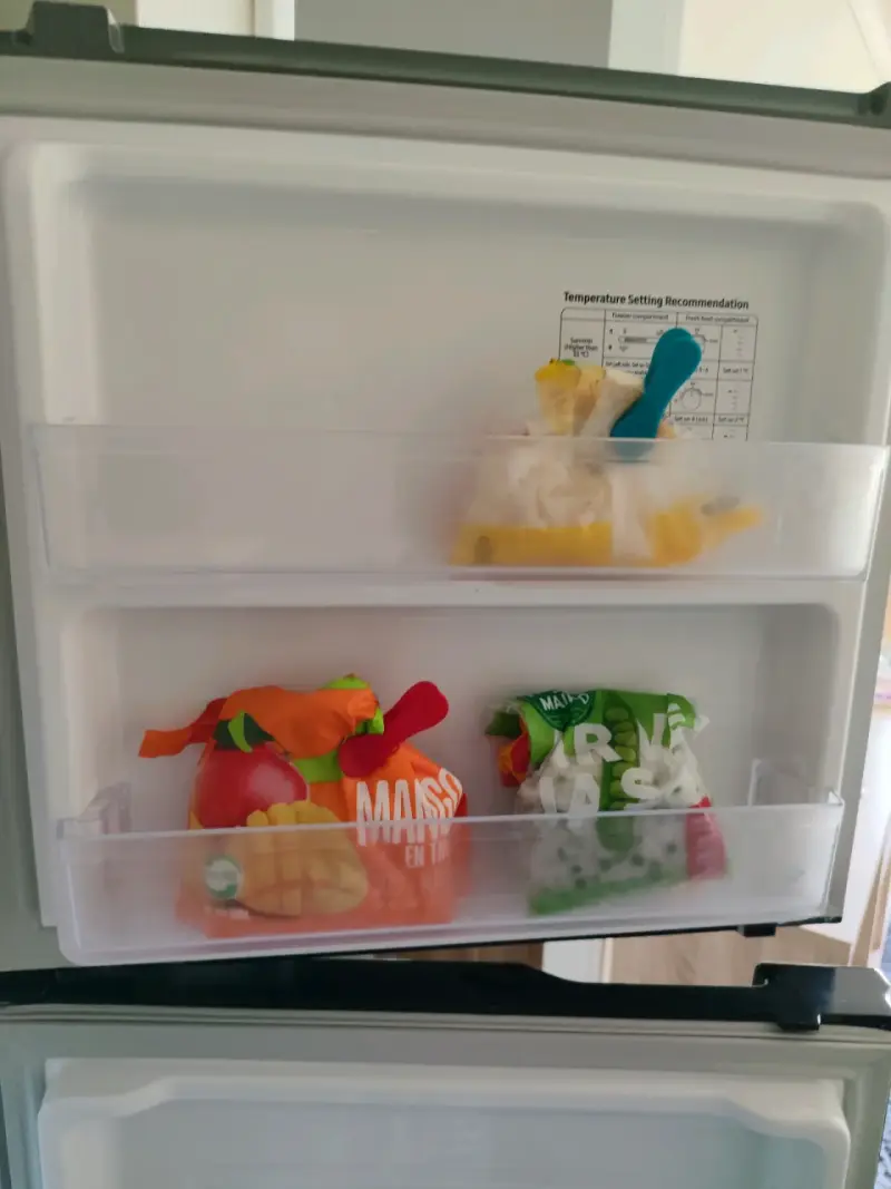 Refrigerador Samsung de dos puertas en buen estado - 6