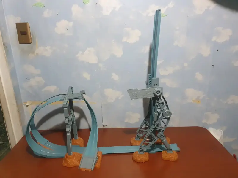 Pista de autos Hot Wheels Rev-Ups Skyway - 1