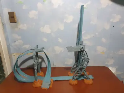 Pista de autos Hot Wheels Rev-Ups Skyway - miniatura 1