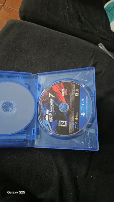 Gran Turismo 7 para PS4 en buen estado - miniatura 4