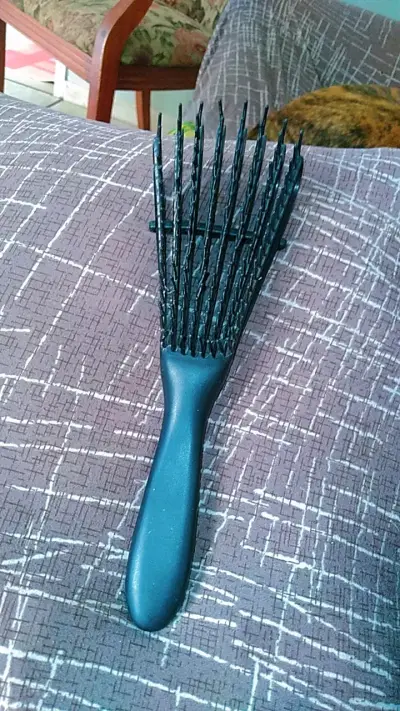 Peineta de plástico negra para cabello - miniatura 1