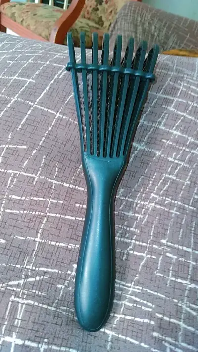 Peineta de plástico negra para cabello - miniatura 2
