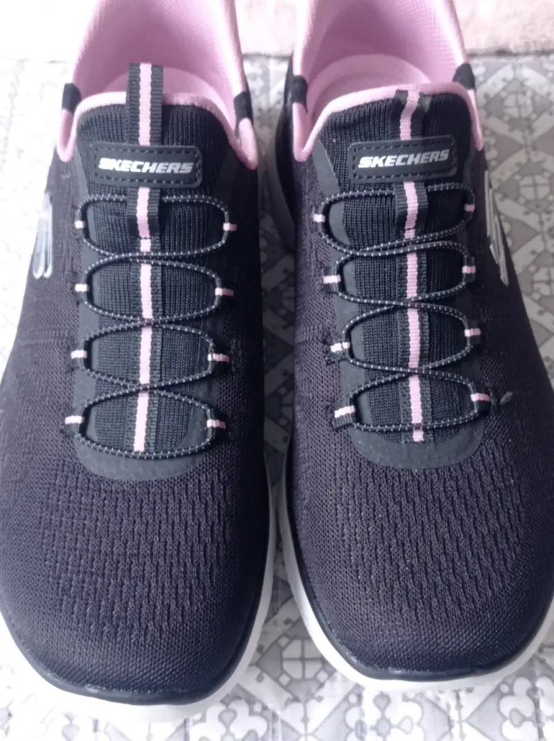 Zapatillas Skechers Slip-Ins negras y rosadas - 2
