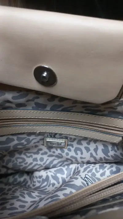 Bolso Guess floral rosa y blanco - miniatura 2