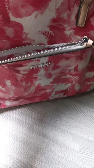 Bolso Guess floral rosa y blanco - miniatura 4