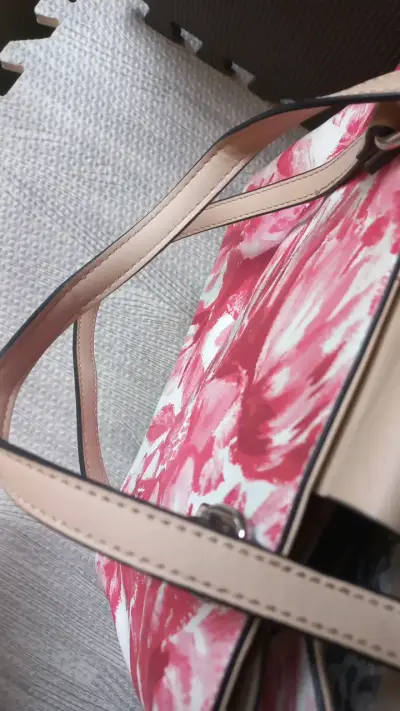 Bolso Guess floral rosa y blanco - miniatura 6