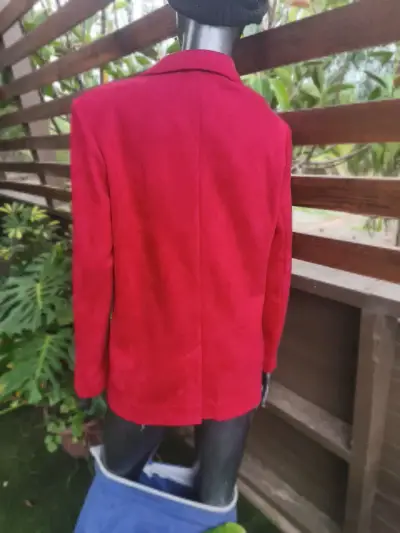 Blazer rojo con detalles de ojales para mujer - miniatura 4
