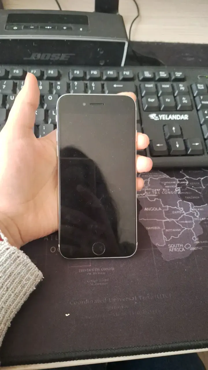 iPhone SE 2023 en buen estado - 1