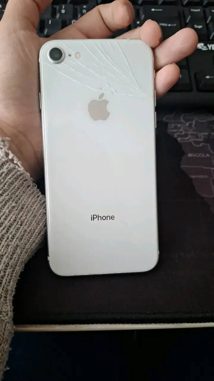 iPhone SE 2023 en buen estado - 2