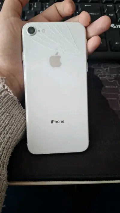 iPhone SE 2023  en buen estado - miniatura 2
