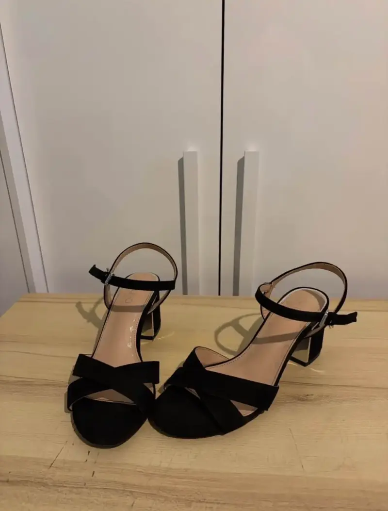 Sandalias de tacón bajo negras elegantes - 2