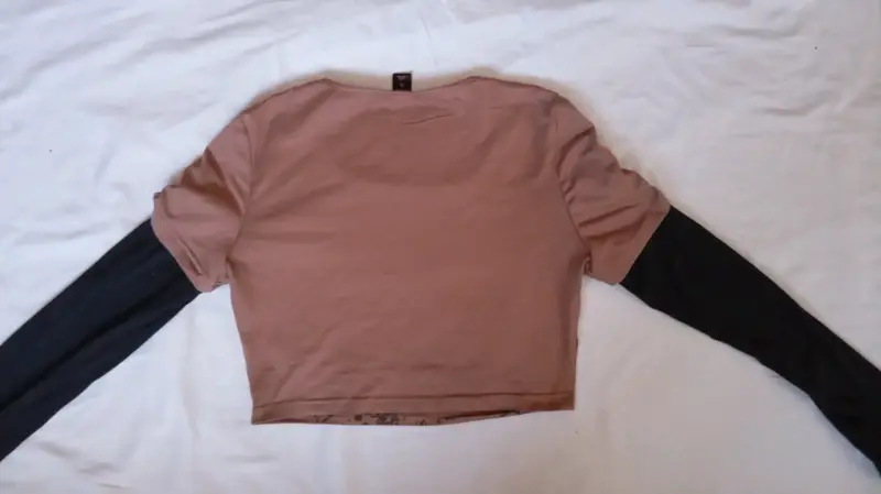 Polera manga larga con diseño de calaveras - 3