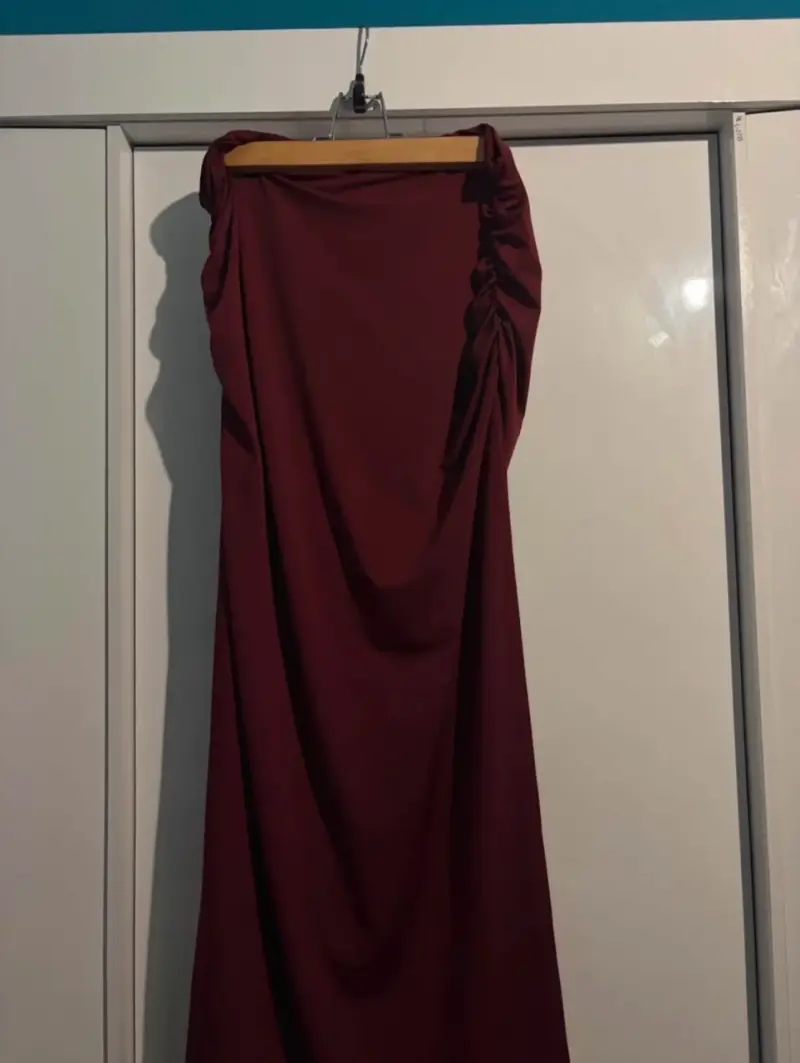 Falda larga burdeos elegante