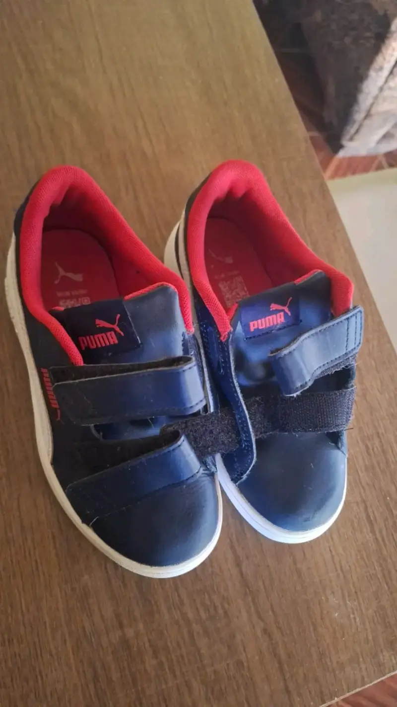 Zapatillas deportivas para niños Puma azul y rojo