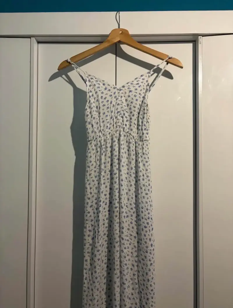 Vestido largo blanco con estampado floral