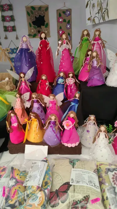 Muñecas de tela con alas de hada - miniatura 2