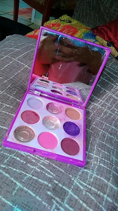 Paleta de sombras casi completa de ojos con espejo - miniatura 1