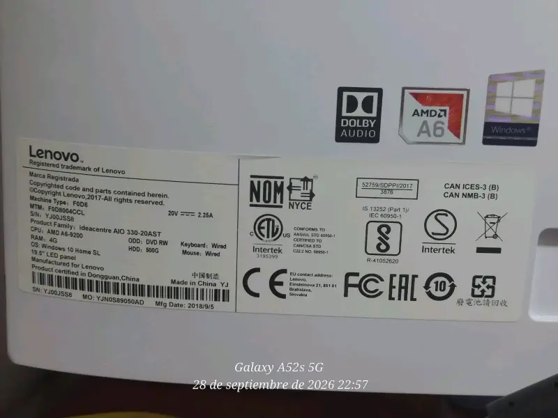 Computador Lenovo con teclado y mouse - 2