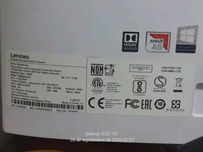 Computador Lenovo con teclado y mouse - miniatura 2