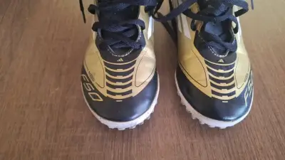 Zapatillas deportivas Adidas F50 Messi doradas - miniatura 1