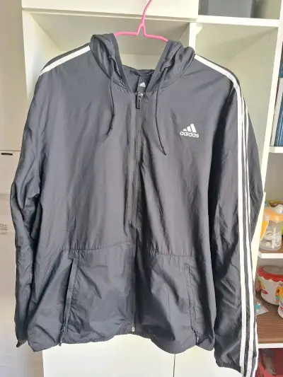 Chaqueta deportiva negra Adidas con capucha - miniatura 1