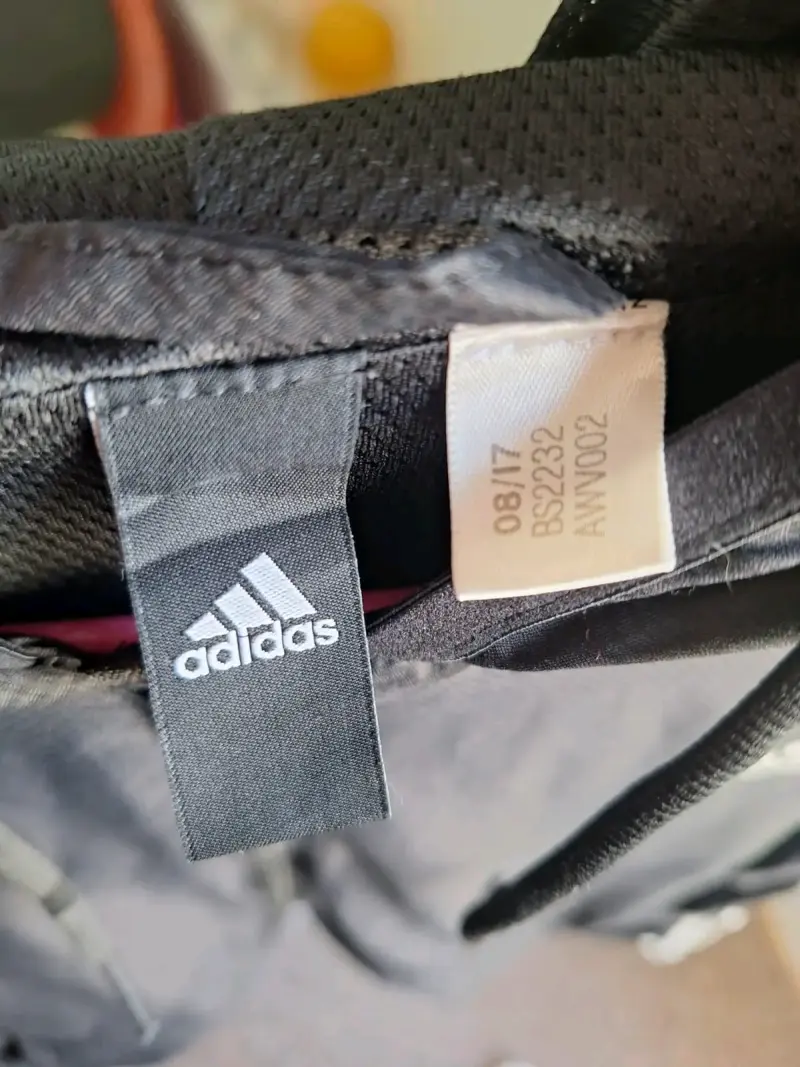 Chaqueta deportiva negra Adidas con capucha - 2