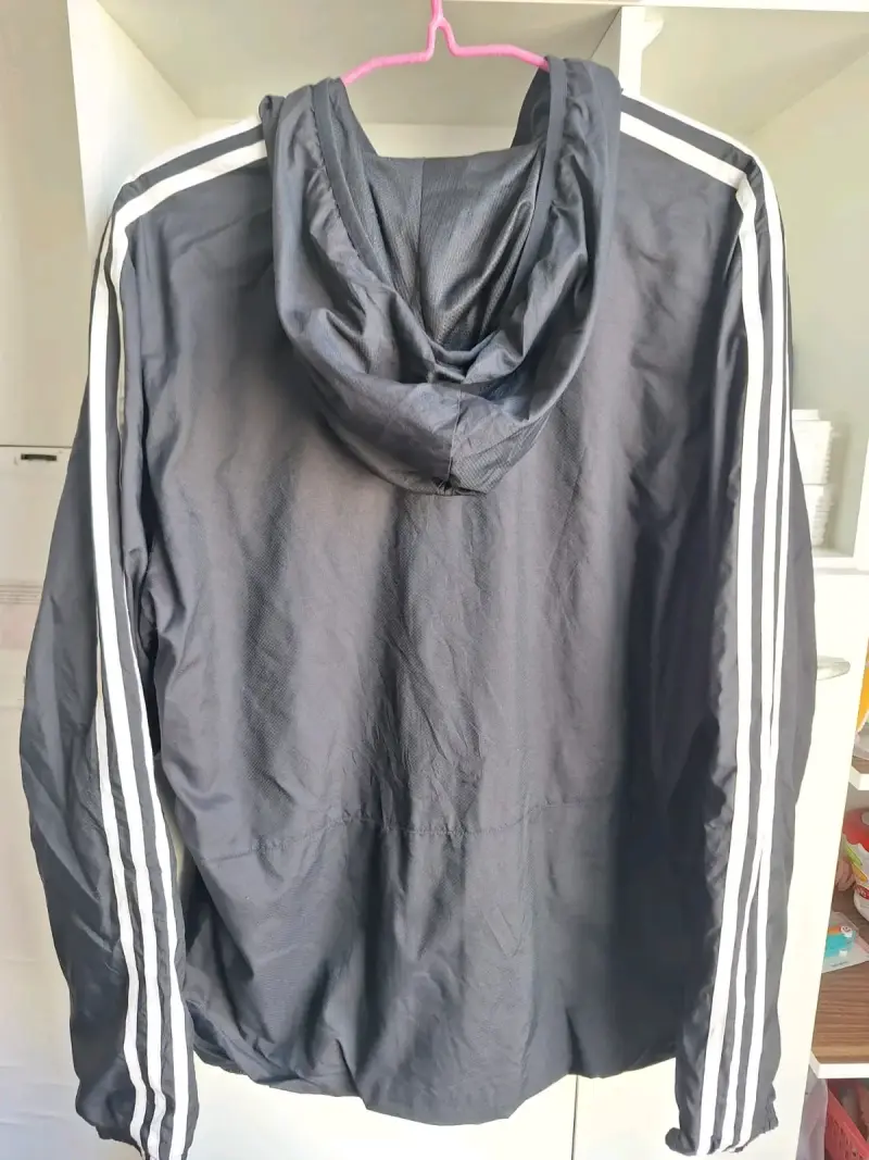 Chaqueta deportiva negra Adidas con capucha - 3