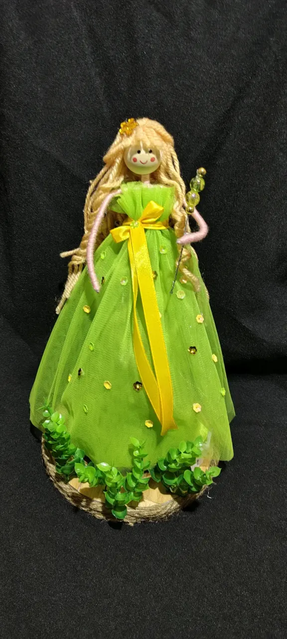 Muñeca decorativa artesanal con vestido rosa - 6