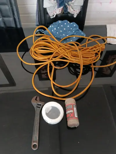 Kit de herramientas con alargador eléctrico y nivel - miniatura 1
