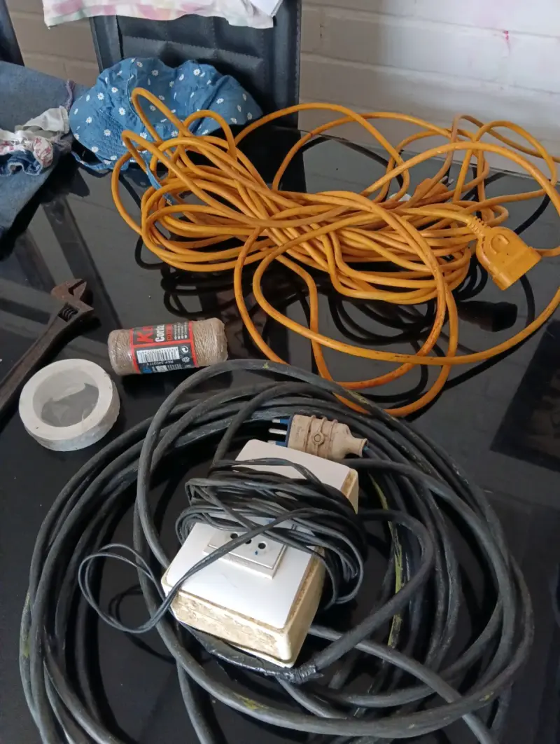 Kit de herramientas con alargador eléctrico y nivel - 2