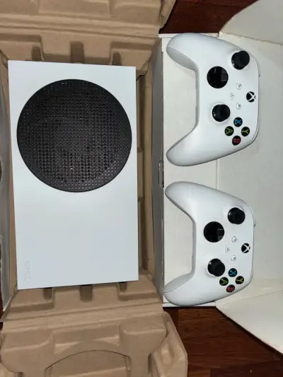 Xbox Series S con dos controles - miniatura 2