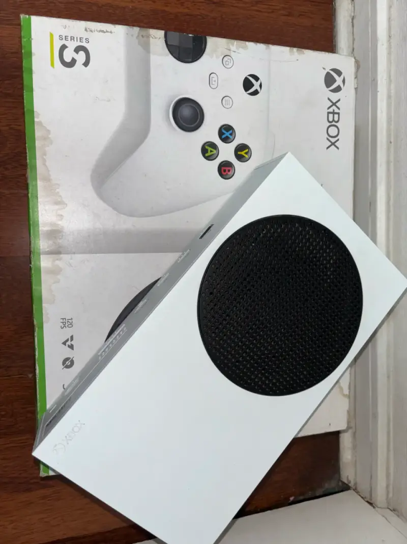 Xbox Series S con dos controles - 5