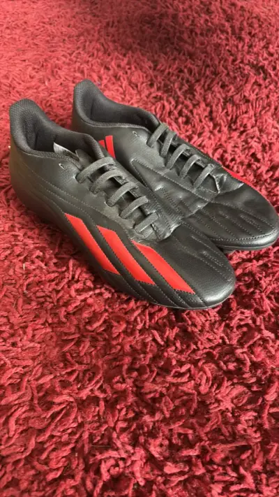Zapatillas de fútbol Adidas negras con rojo - miniatura 1