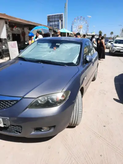 Mazda 3 Sedán Gris - miniatura 1
