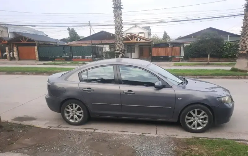Mazda 3 Sedán Gris - 2