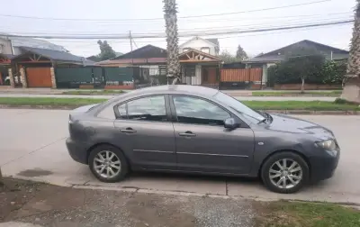 Mazda 3 Sedán Gris - miniatura 2