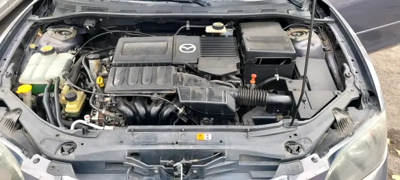 Mazda 3 Sedán Gris - 3