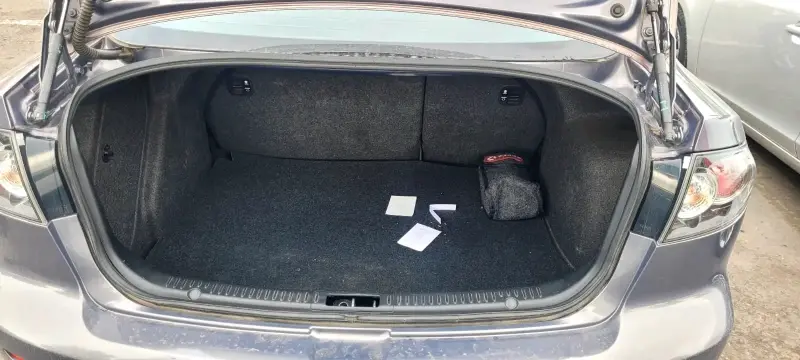 Mazda 3 Sedán Gris - 4