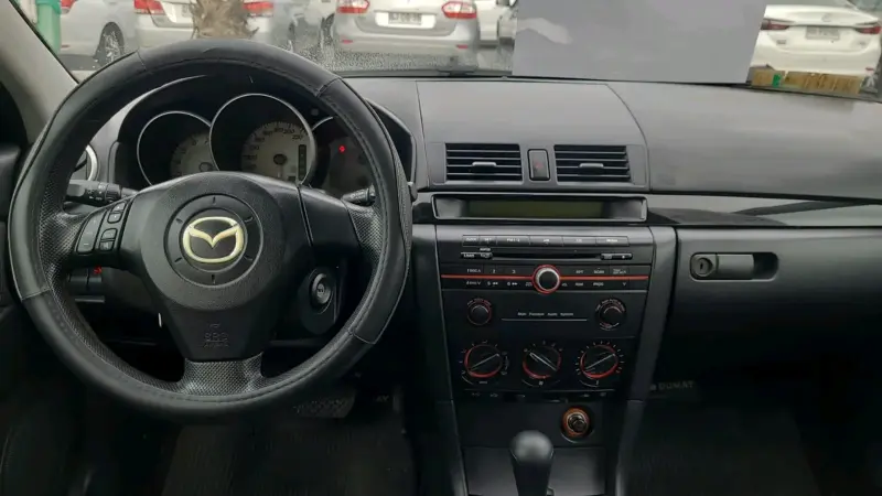 Mazda 3 Sedán Gris - 5