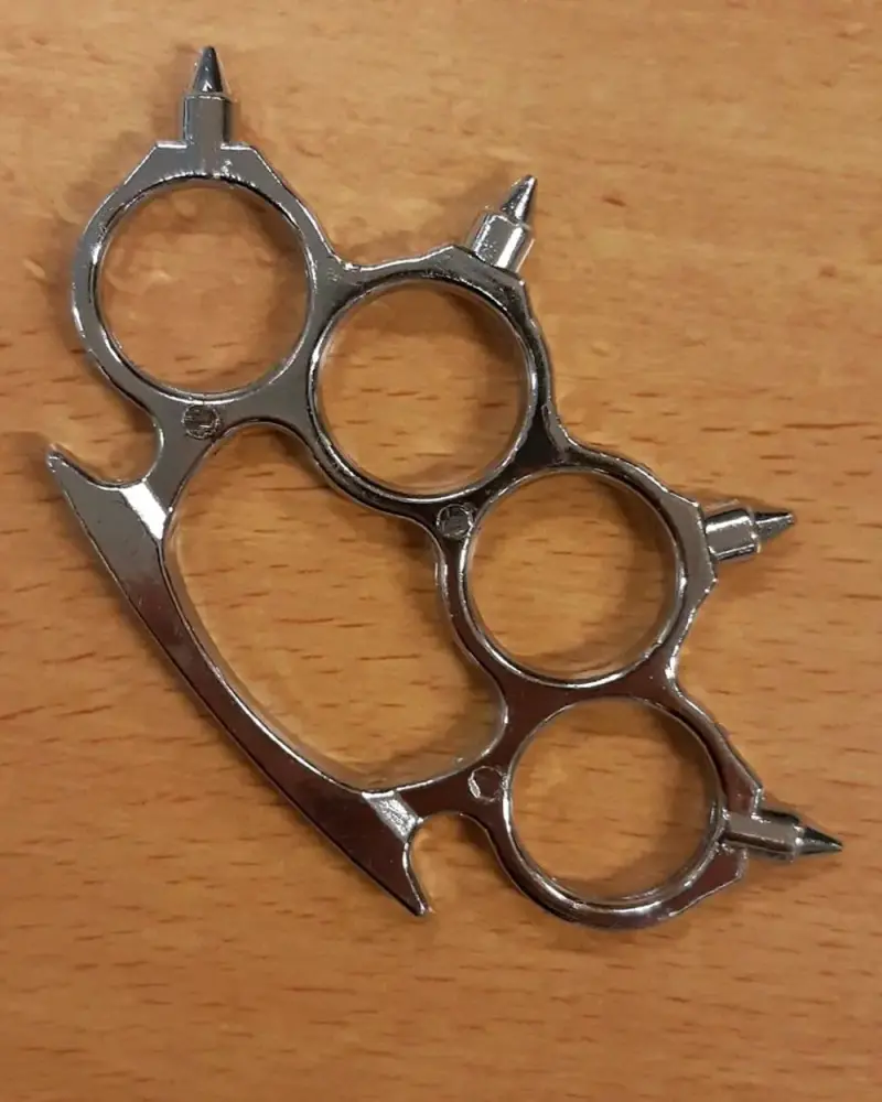 Manopla de acero con puntas - 3