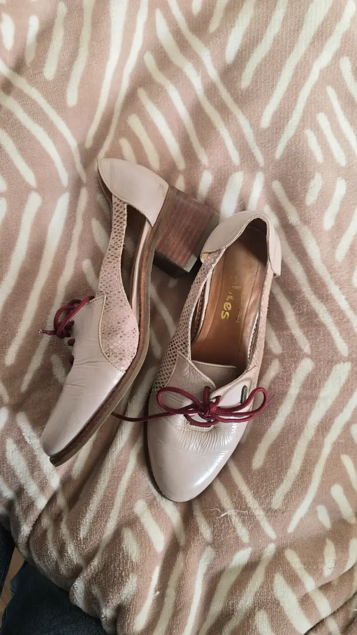 Zapatos de cuero rosa